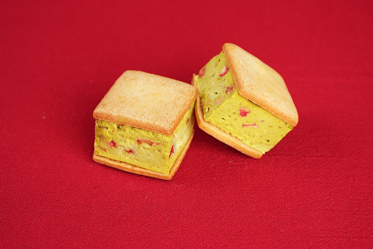 クリスマススイーツ　カッサータサンドピスタチオ